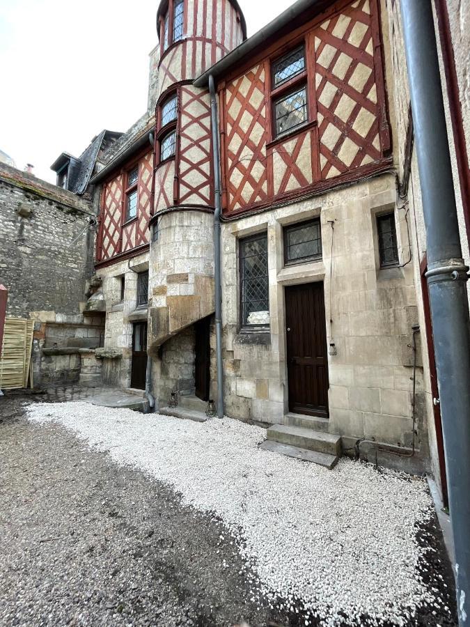 Le Petit Chateau Du Docteur Cambournac Bourges Esterno foto